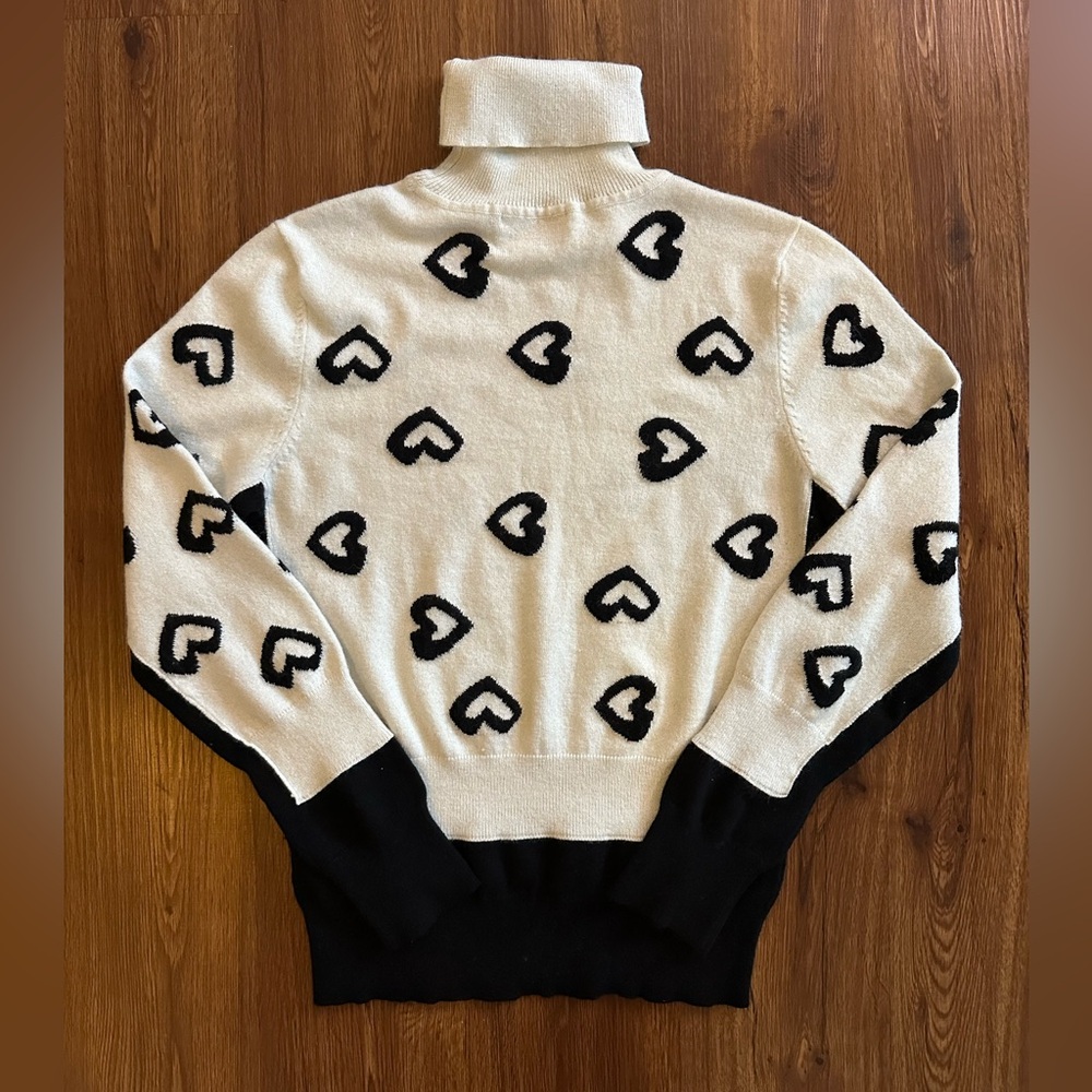 Heart Patterned Black and White Super Soft Turtleneck Sweater - Picture 2 of 6